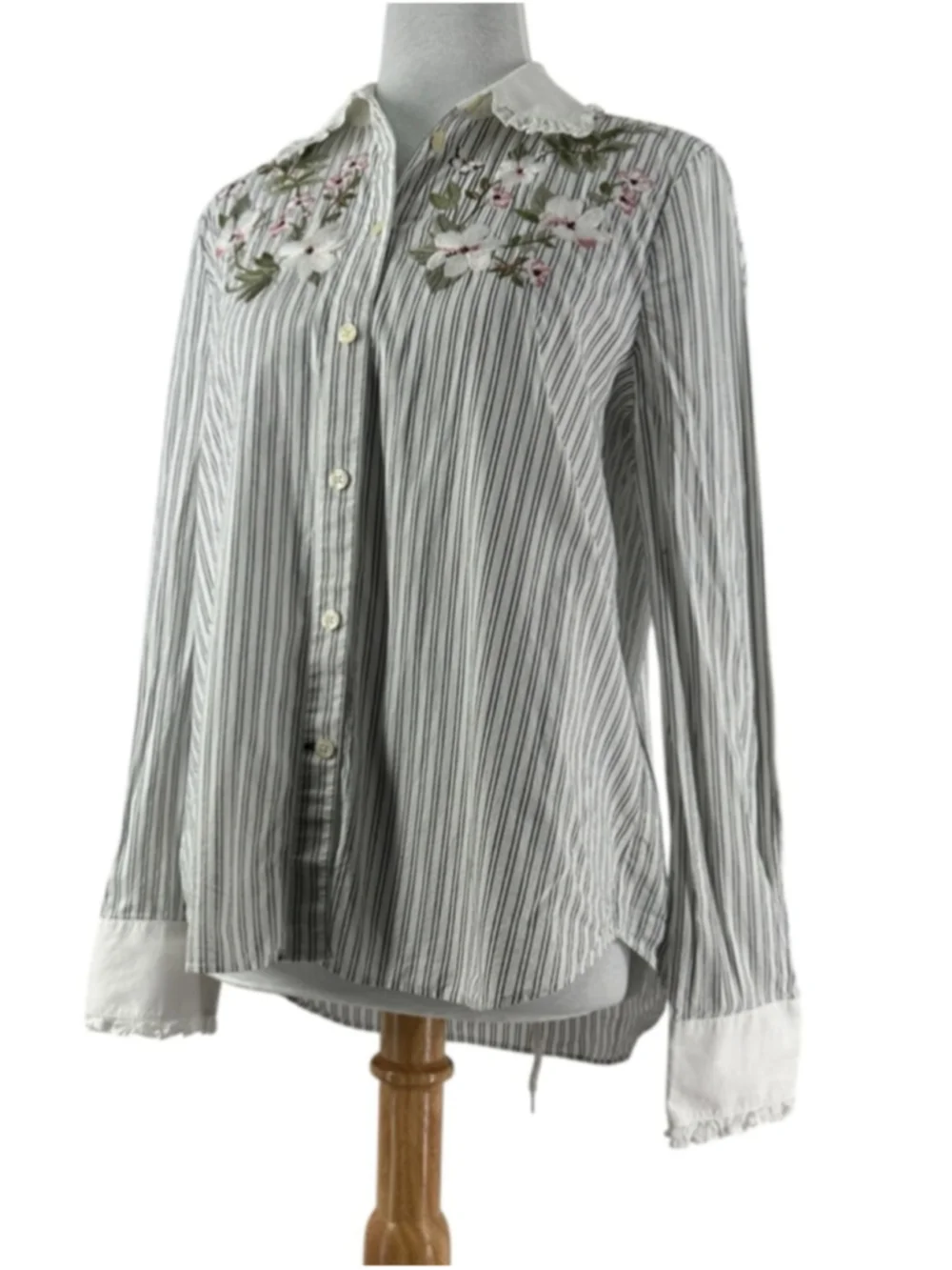 Kate Spade button front Ruffle Striped Embroidered Shirt preppy soft girl sz sm